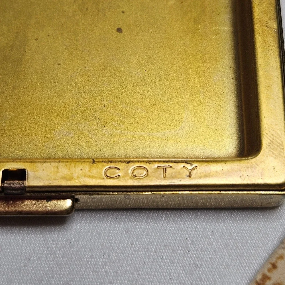 Coty Vintage Powder Compact Gold Tone Ribbed Airspun Vanity Accessory Mirror